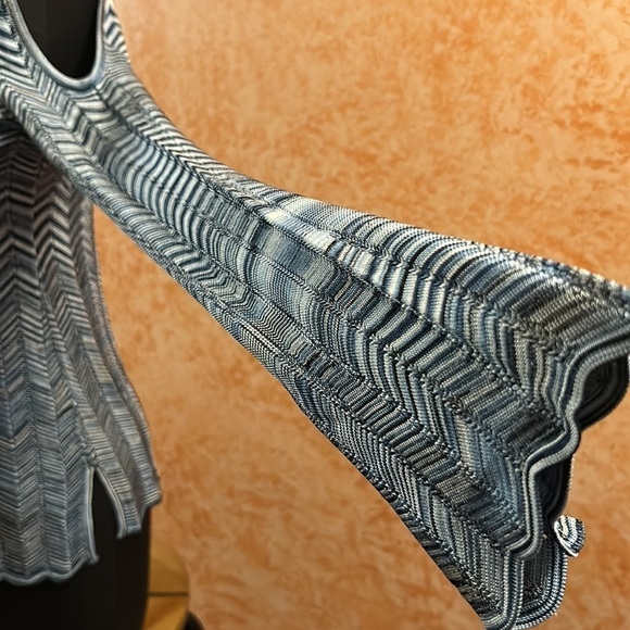 WHITE HOUSE BLACK MARKET Zig Zag Cold Shoulder Long Sleeve Blouse size XXSP - Picture 4 of 11